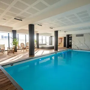 4* Appart hôtel Le Barracuda & Spa, Centre Port, Pieds Dans L'eau, Vue